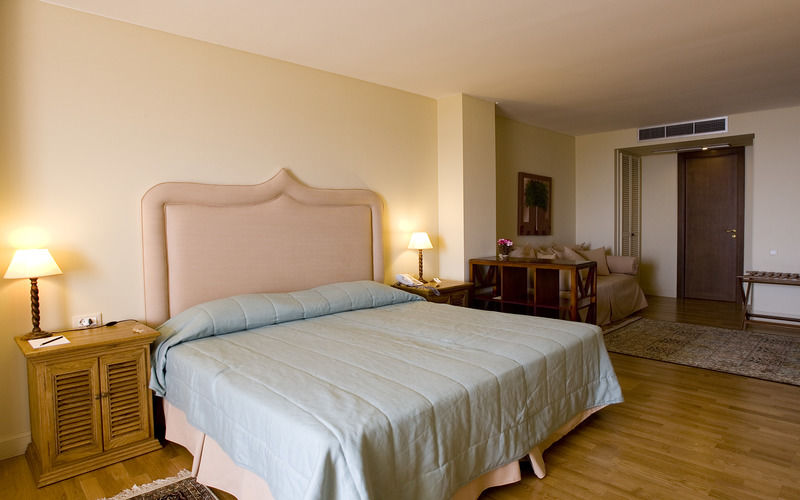 Mabely Grand Hotel Kampi  Exteriör bild